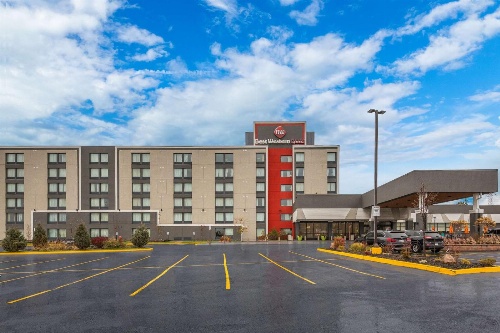 Best Western Plus Toronto North York Hotel & Suites image 1