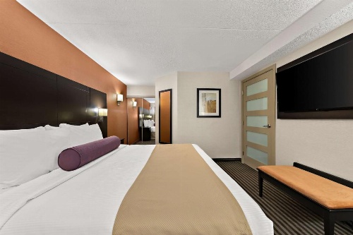 Best Western Plus Toronto North York Hotel & Suites image 17
